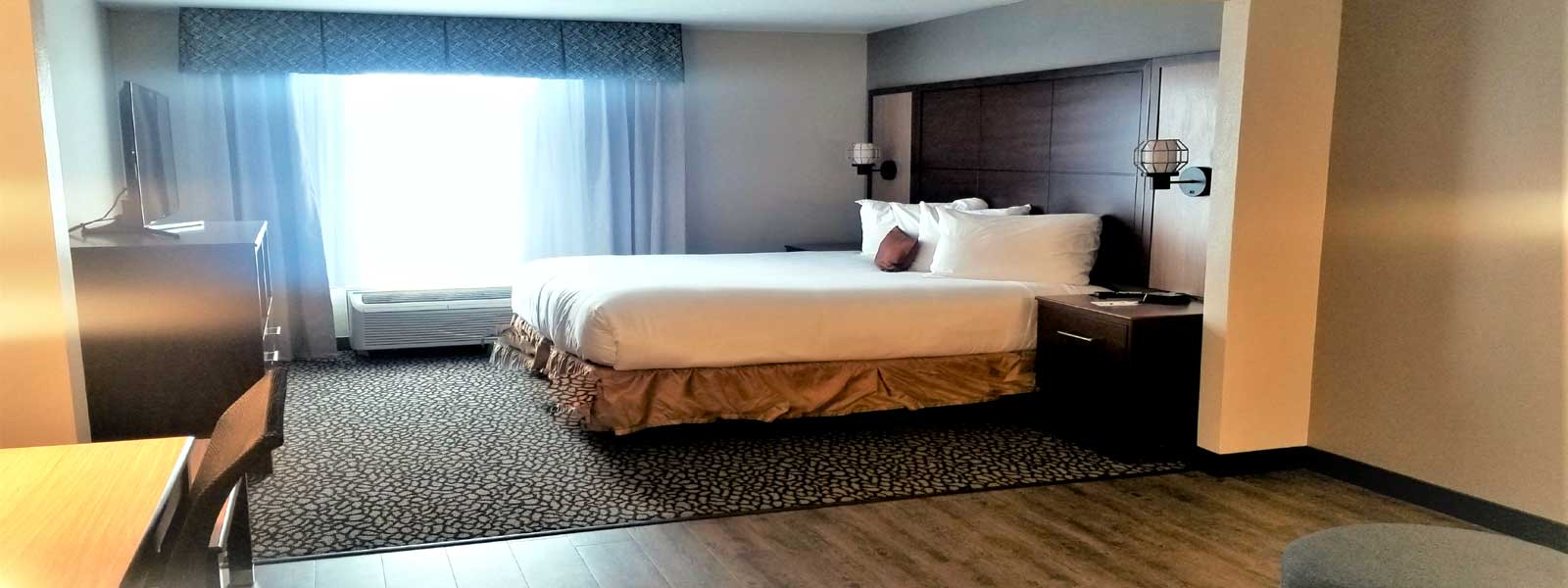 Wingate Dallas DFW Airport Affordable Lodging in Irving Texas Clean Comfortable Rooms Newly Remodeled Close to Downtown